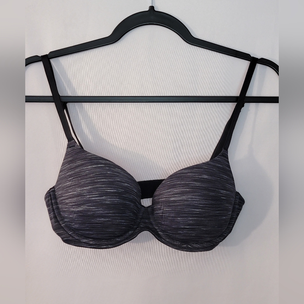 PINK Victoria's Secret Heathered Gray and Black Bra Size 34C